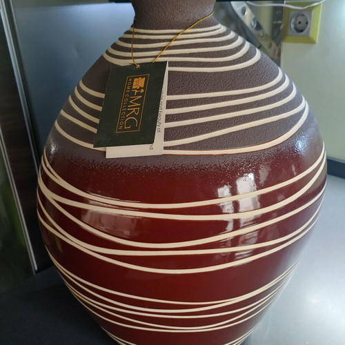 Large two-tone brown decorative jar