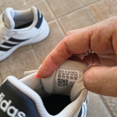 Adidas children's sneakers size 31 like new, white