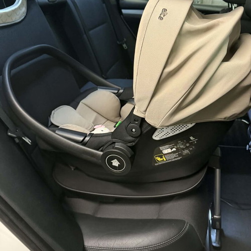 Chipolino Elit stroller like new with car seat and newborn bassinet