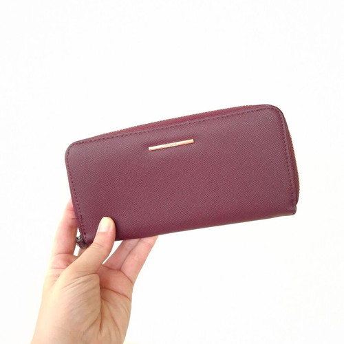 Bershka burgundy wallet used, 2 card slots and zip coin pocket