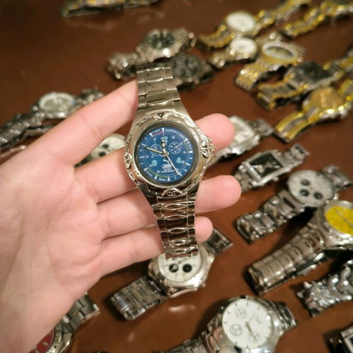 Men's watch needs battery
