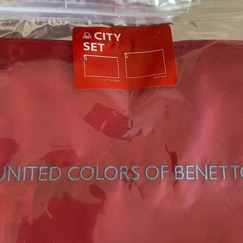 Benetton travel city set new, 2 versatile pouches red