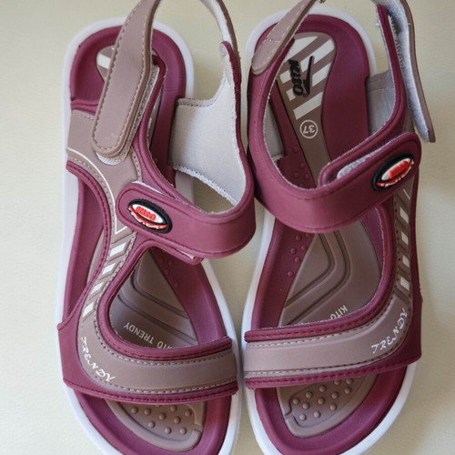 Rubber sandals size 37