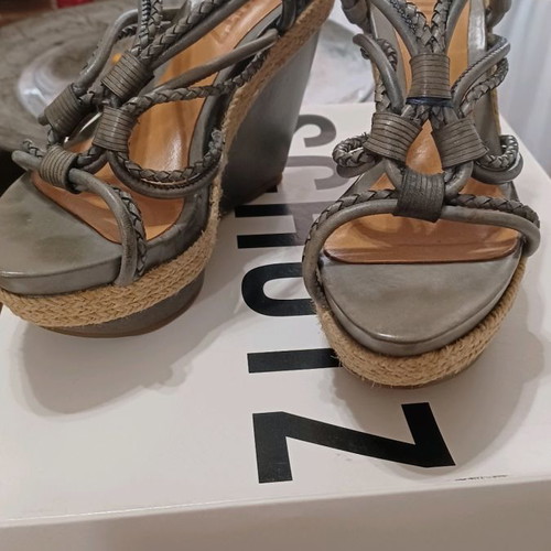 Schutz gray platform sandals size 36 leather like new