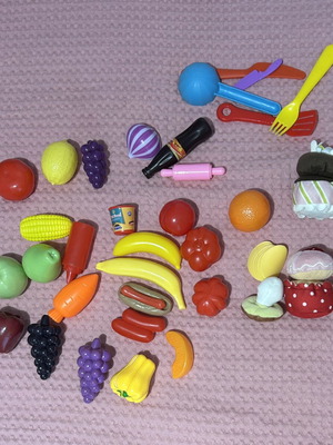 Plastic kids play food set like new
