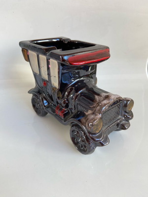 Ceramic carriage ashtray vintage used, likely made in Japan