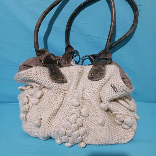 Knitted shoulder bag like new, white, wool