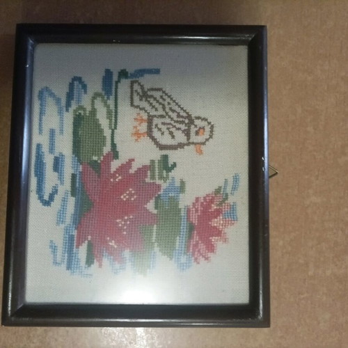 Embroidered frames new, set of 4 with matte glass