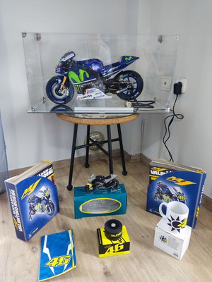 Valentino Rossi Motorcycle Model with Illuminated Display Case and Magazines
