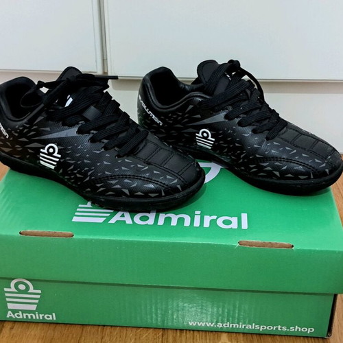 Admiral football shoes size 28 like new, black