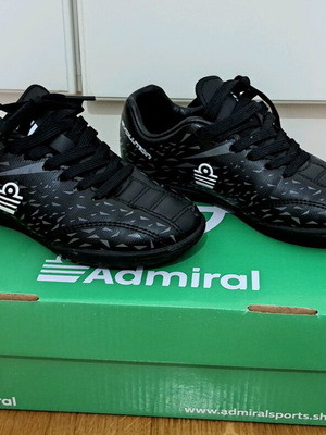 Admiral football shoes size 28 like new, black