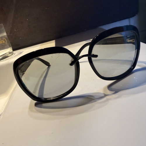 Gucci vintage sunglasses black frame gradient tint