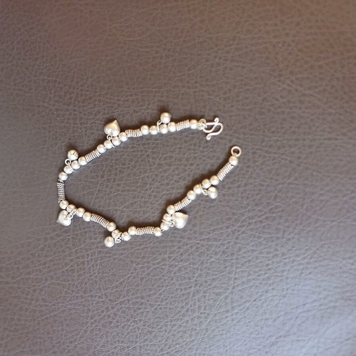 Silver 925 bracelet with hanging hearts and beads, like new