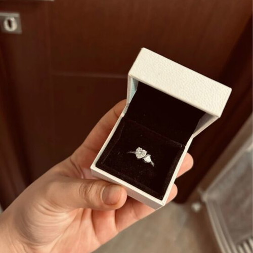 Pandora ring like new, white