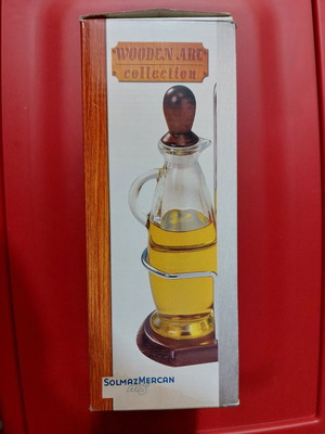 Wooden Art Collection oil and vinegar set new, 2 pieces