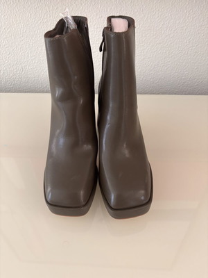Women's ankle boots new, size 38, olive green with heel