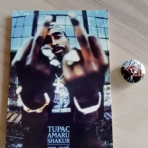 Tupac card and badge new, postcard size 10x15
