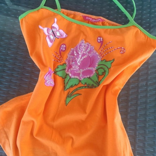 Elisa Immagine orange top L-XL like new with sequined rose and butterflies