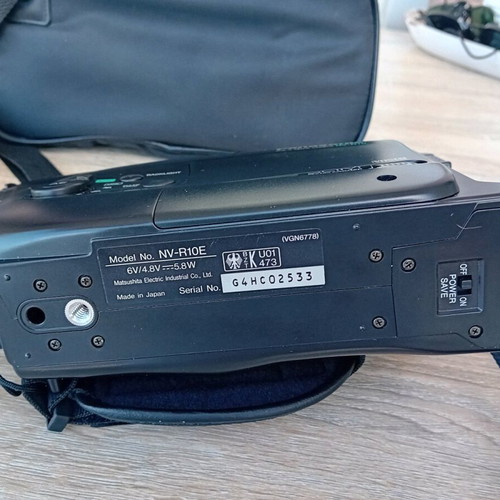 Panasonic VHS-C MVIE Camera NV-R10 video camera like new