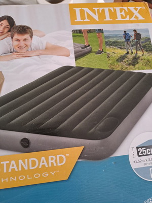 Inflatable beach mattress