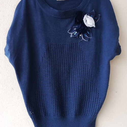 Made in Love sleeveless blue sweater with decorative flower