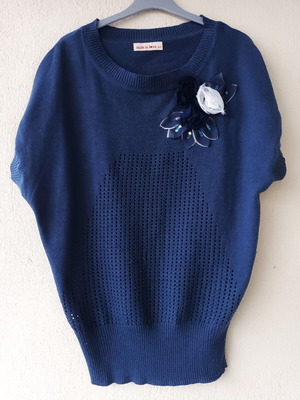 Made in Love sleeveless blue sweater with decorative flower