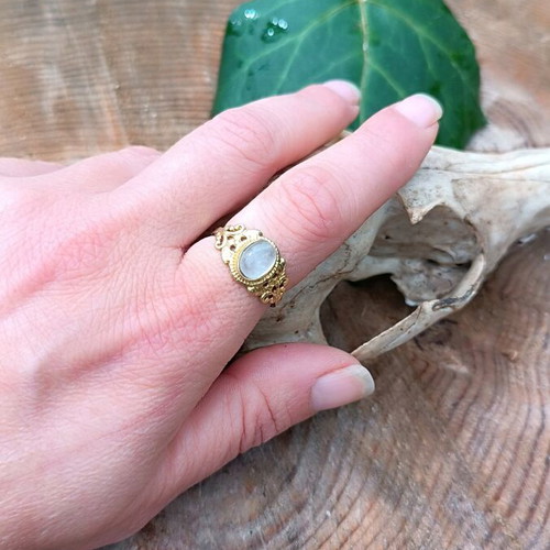 Brass ring with pink quartz and adjustable size