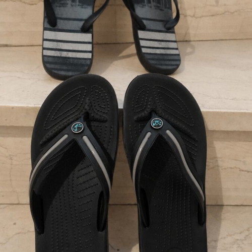 Flip-flops size 43 like new, black, pack of two pairs
