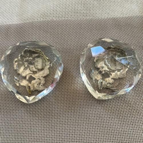 Crystal heart-shaped decorative objects with embossed metal rose