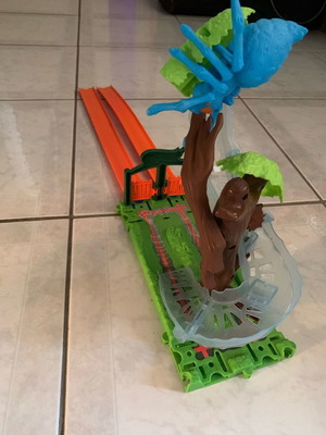 Hot wheels πίστα με αράχνη