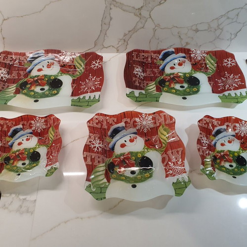 Christmas plates set of 5, new