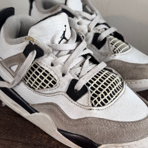 Air Jordan 4 Retro kids size 27 used, black and white