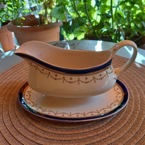 Alfred Meakin porcelain sauce boat from England used