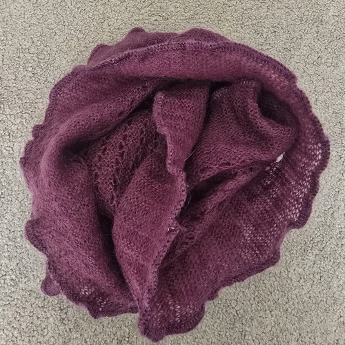 Wool scarf used, burgundy, length 1.90m