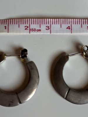 Medium-sized hoop earrings used, oxidized silver