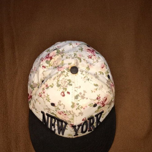 Summer beach hat New York like new, floral