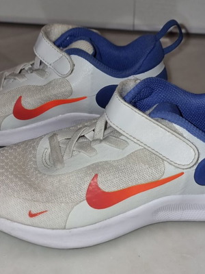 Nike Revolution 7 kids' athletic shoes like new, size 29.5