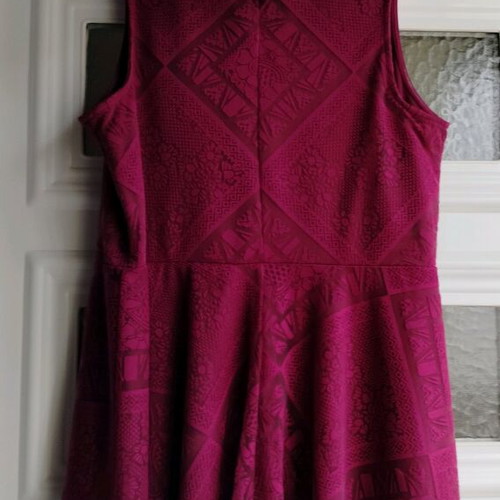 Lace dress magenta like new, size XL-XXL, xhilaration