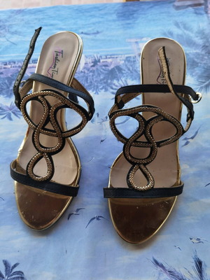 Women's sandals used, black and gold, size 38