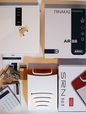 ARTEC AR 88 alarm system with SRN 303 siren, B-88W keypad, 3 AR-403R remotes