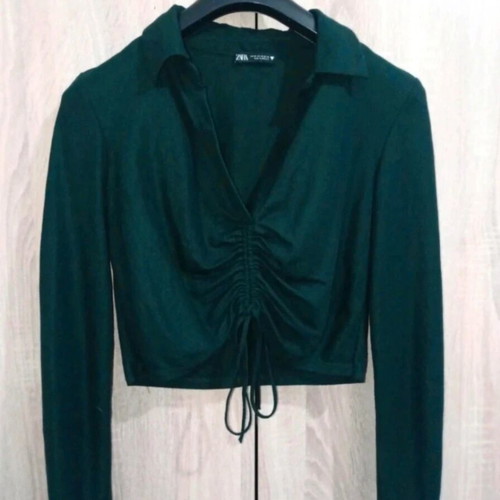 Zara crop top like new, green with ruching and drawstrings
