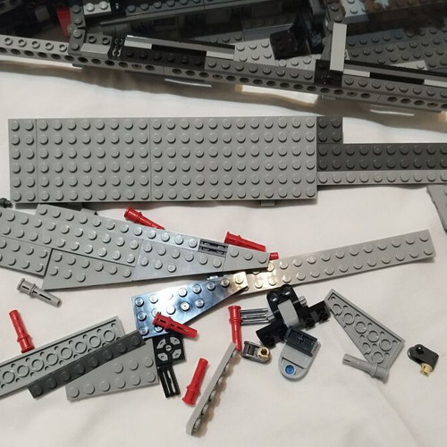 LEGO Star Wars 75055 Imperial Star Destroyer, missing pieces