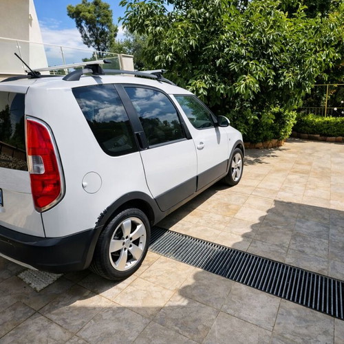 Skoda Roomster 1.2 TDI diesel car, manual transmission, 2012