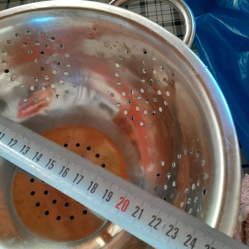 Stainless steel colander like new in excellent condition