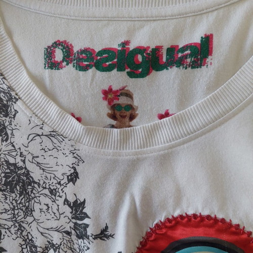 Desigual short-sleeve top small white embroidered design like new