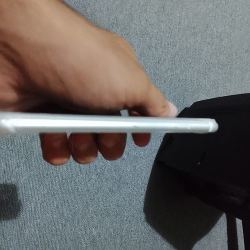 iPhone SE 2020 like new, white, 128GB, home button issue