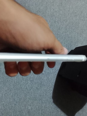 iPhone SE 2020 като нов, бял, 128GB, проблем с бутон