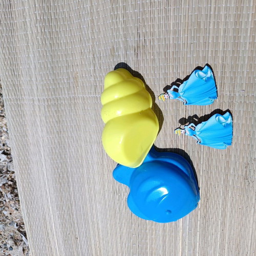 Wooden Disney Cinderella Earrings new, blue