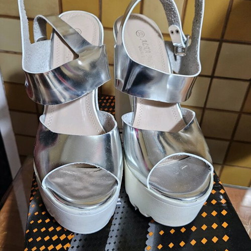 High-heeled sandals with platform white silver size 39 like new