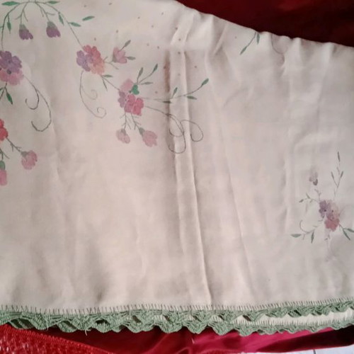 Tablecloth used 174x170 cm with painted design and handmade lace